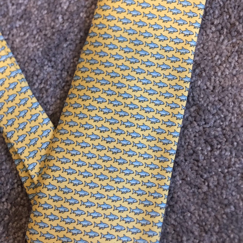 Vineyard vines shark tie